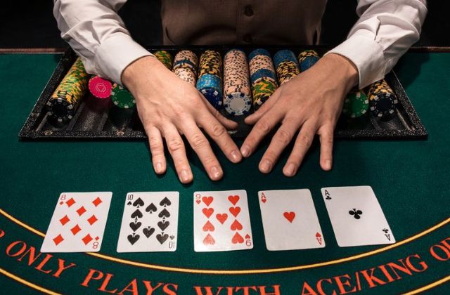 Bài Xì dách hay còn được gọi là Blackjack